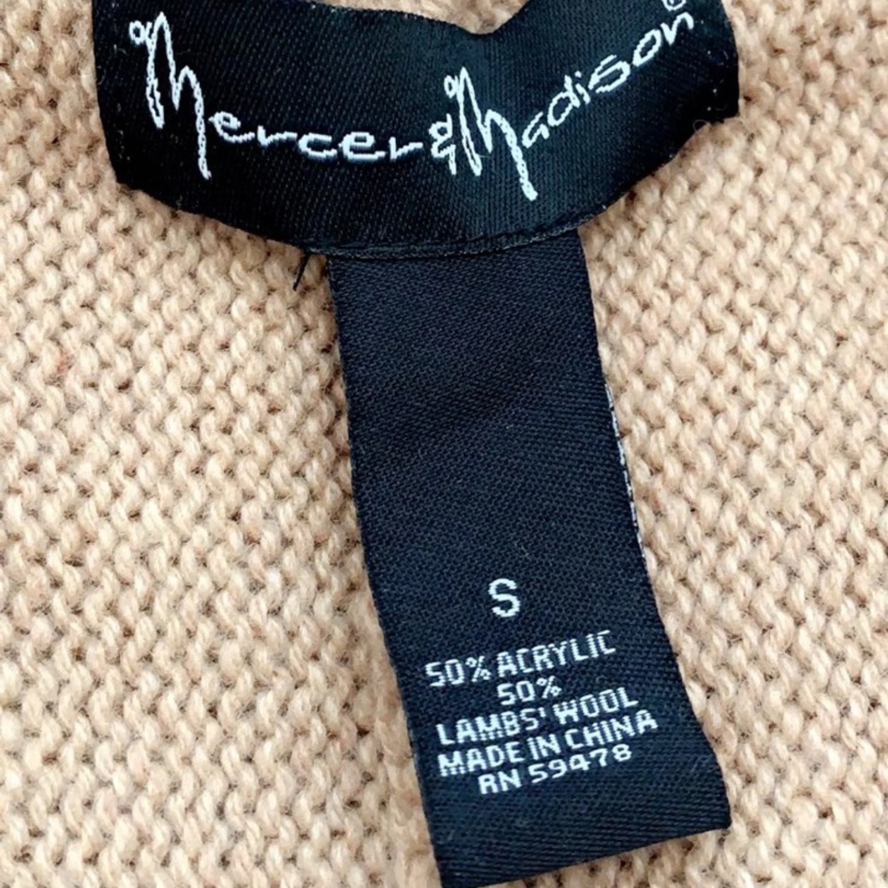 Mercer & Madison Kimono Pattern Tan knit - Picture 3 of 3